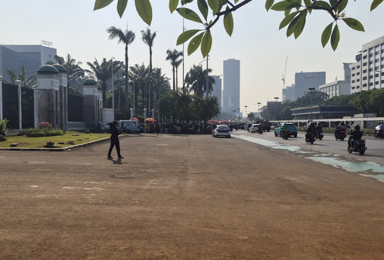 Jelang Aksi Mahasiswa, Arus Lalin di Sekitar DPR RI Masih Terpantau Lenggang.