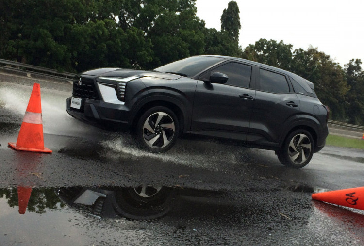 Waktu Tepat Gunakan Drive Mode Wet: Fitur Mitsubishi Xforce yang Cocok Saat Ketika Hujan