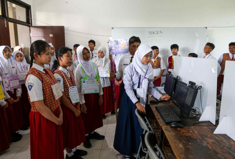 Simulasi Harta Karun dan Senam Ceria Warnai MPLS di Surabaya, Dibuat Seru dan Menyenangkan