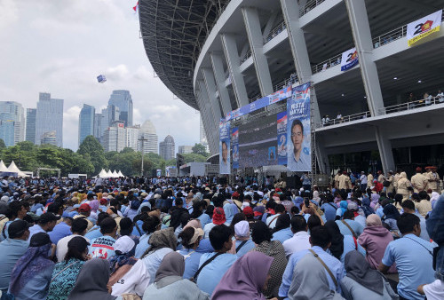 Massa Pendukung Prabowo-Gibran Membludak, Ribuan Orang Nonbar di Luar Stadion Gelora Bung Karno