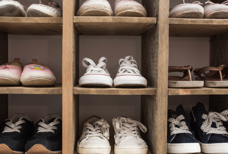 6 Rekomendasi Jenis Sepatu Wanita untuk Pemilik Kaki Lebar