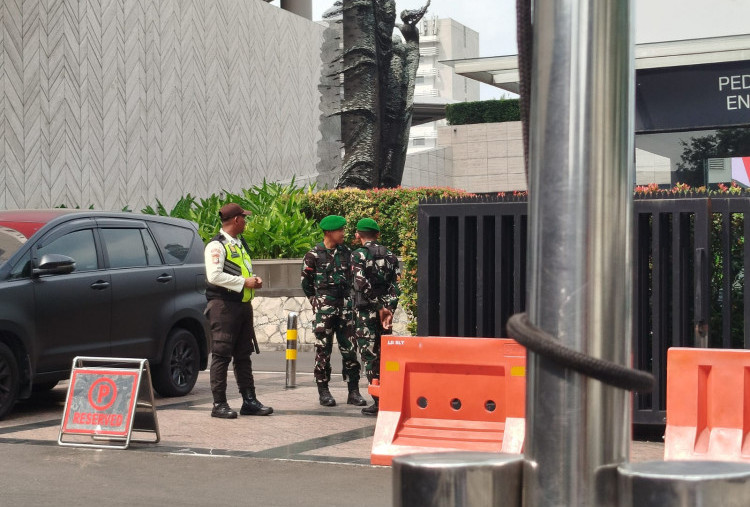 Ketika Mal Besar di Kawasan Bundaran HI Dijaga Ketat TNI di Tengah Demo BEM UI 
