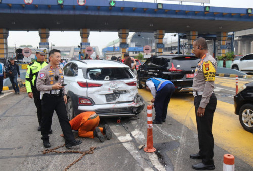 Kronologi Kecelakaan Beruntun di GT Halim Hingga 5 Mobil Ringsek Terungkap