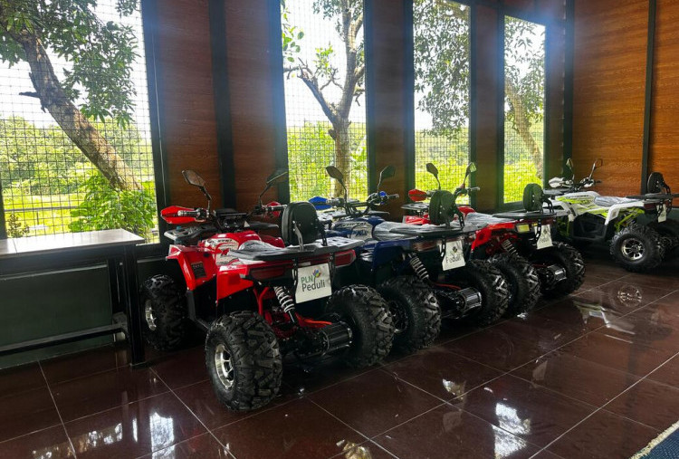 Perkuat Ekowisata Wagos, PLN Salurkan ATV Listrik dan 70 Ribu Eco Paving FABA