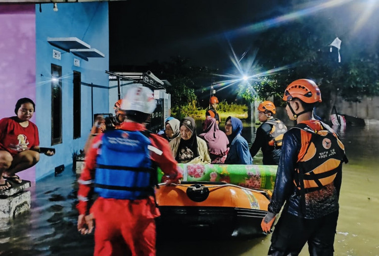 Tak Hanya Jakarta, Banjir Merendam Kabupaten Pemalang dan Pekalongan hingga Ketinggian 1,5 Meter