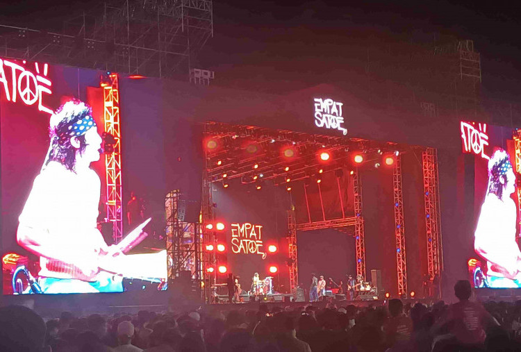 Meriah! Slank Bareng Keluarga Tampil Istimewa di Konser Pasar Malam Empat Satoe