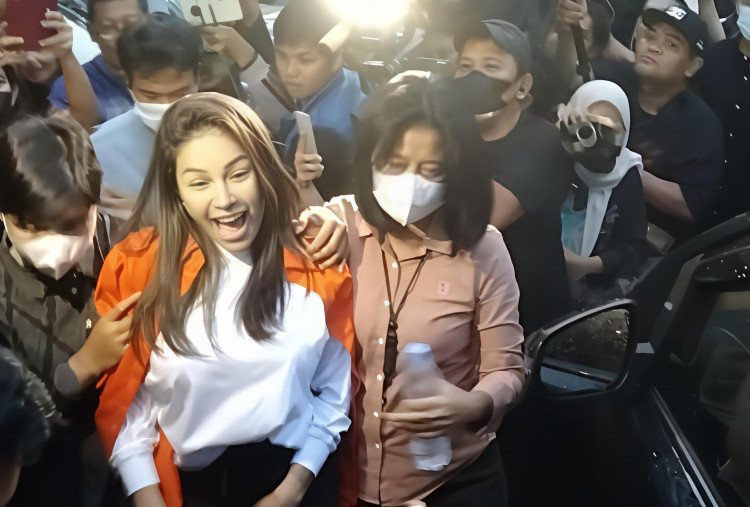 Polda Metro Jaya Perpanjang Penahanan Nikita Mirzani dan Asistennya Jadi 30 Hari
