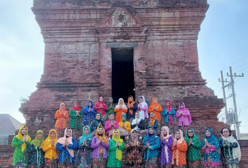 39 Yuk Anggota Kain dan Kebaya Indonesia (KKI) DPC Sidoarjo Serukan Cinta Budaya di 3 Candi 