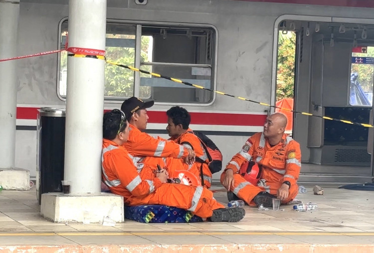 Kecelakaan Kereta di Bekasi Timur: Jerit Tangis Pecah di Balik Benturan Maut