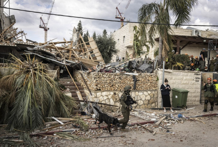 Sembilan Warga Israel Tewas dan 11 Lainnya Hilang Pasca Serangan Rudal Iran 