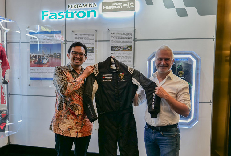Perkuat Kemitraan, Pertamina Lubricants Terima Racing Suit dari Lamborghini Squadra