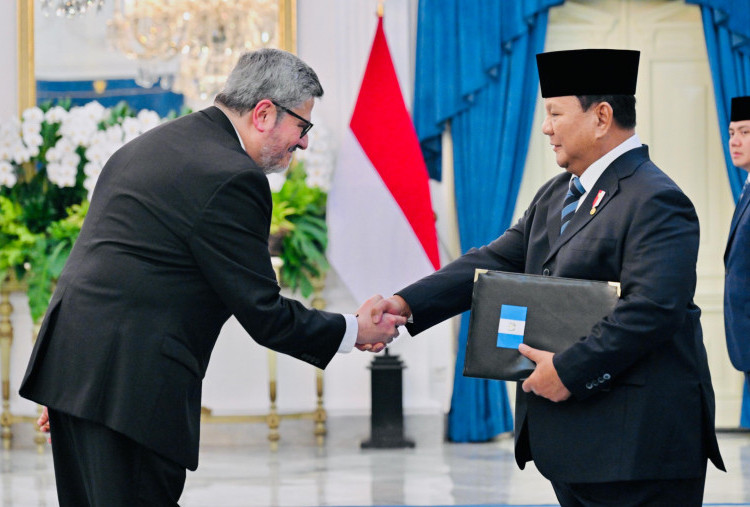 Presiden Prabowo Terima Surat Kepercayaan Sembilan Duta Besar Negara Sahabat