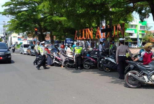 Sejumlah Pengendara di Kota Banjar Diberhentikan Polisi, Bukan Ditilang Tapi...