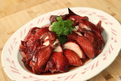 Spesial Imlek, Chef Devina Hermawan Berikan Resep Masak Ayam Panggang Madu Khas Resto Chinese