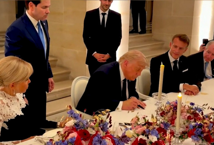 Trump Tanda Tangani Perjanjian Damai Amerika -  Iran, Perang Berakhir?