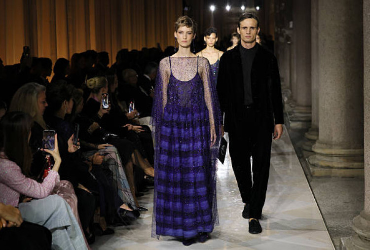 Koleksi Terakhir Giorgio Armani Warnai Penutupan Milan Fashion Week 2026