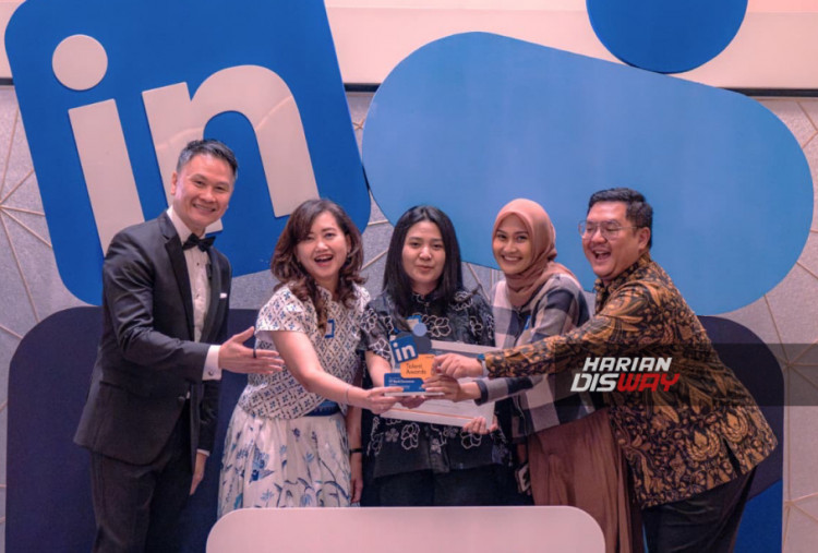 Penghargaan diterima oleh tim Talent Acquisition Danamon yang terdiri dari Adriantama selaku Talent Acquisition Specialist, Syuraya Elgi sebagai Talent Acquisition Specialist, Dianalda Chandra sebagai TA Project & Governance Specialist, serta Widyarini Utami selaku Talent Acquisition, Employer Branding, Performance & Culture Head. Capaian ini menjadi pengakuan atas keberhasilan Danamon dalam mengoptimalkan pemanfaatan Artificial Intelligence (AI) melalui LinkedIn Talent Solutions, termasuk AI-Assisted Search, AI-Assisted Messaging, dan tingginya AI InMail Acceptance Rate sebagai indikator kuatnya keterlibatan kandidat.