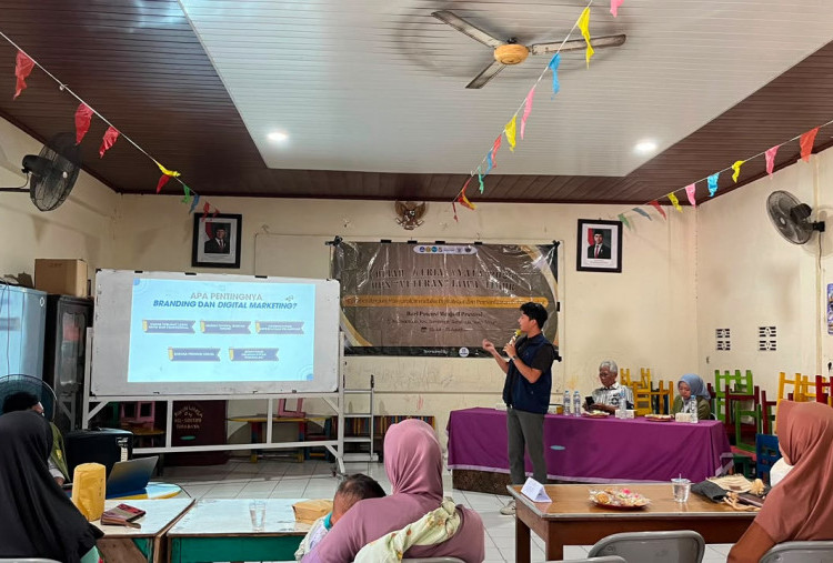 Mahasiswa UPN Dorong Branding UMKM Sidotopo Naik Level, Bantu Pembuatan QRIS dan Penanda Lokasi
