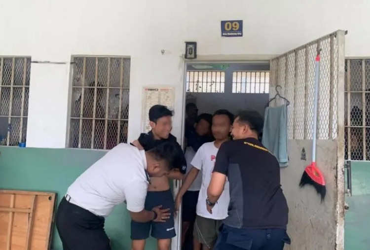 Rutan Medaeng Surabaya Perketat Pengawasan dan Razia Kamar Warga Binaan