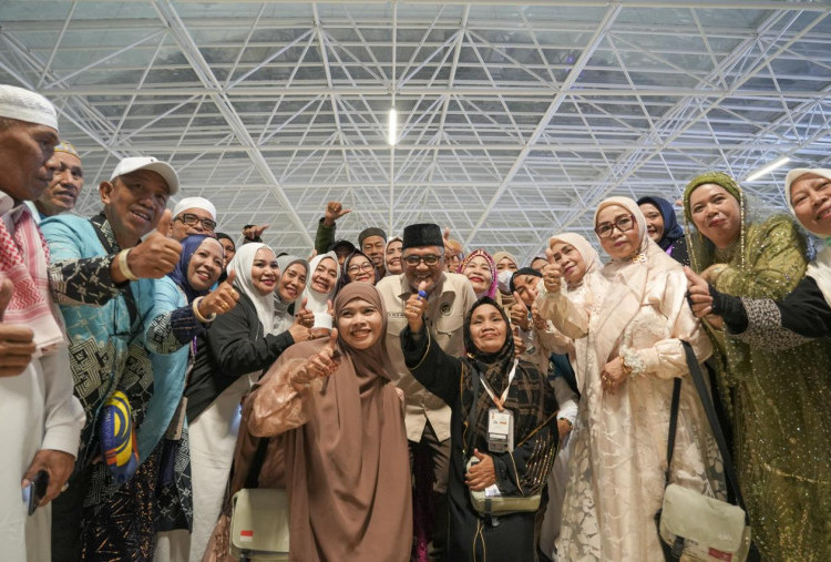 Jemaah Haji Sulsel Pulang Bak Fashion Show, Menhaj: Tradisi yang Menarik