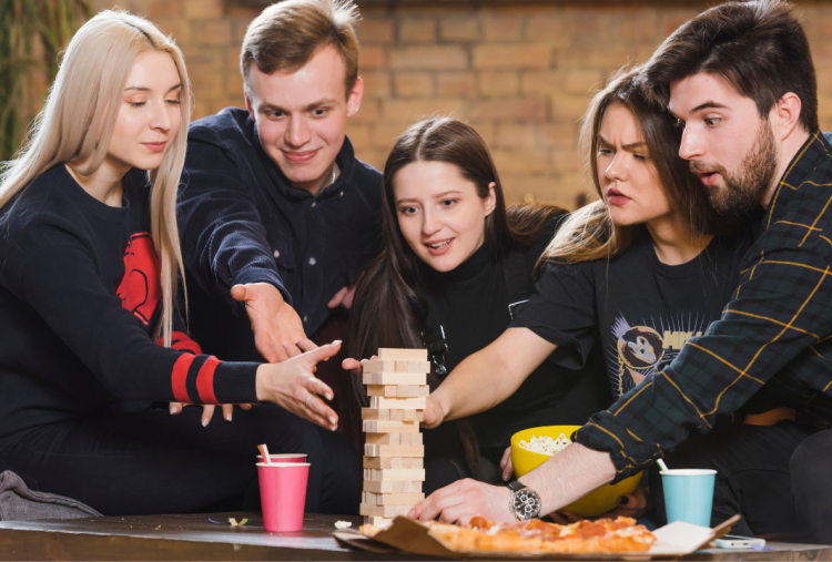 30 Rekomendasi Ide Kegiatan Malam Tahun Baru yang Tetap Meriah Tanpa Pesta Kembang Api