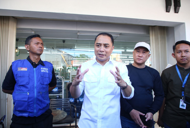 Eri Cahyadi Segel Minimarket di Surabaya karena Lahan Parkir Disewakan