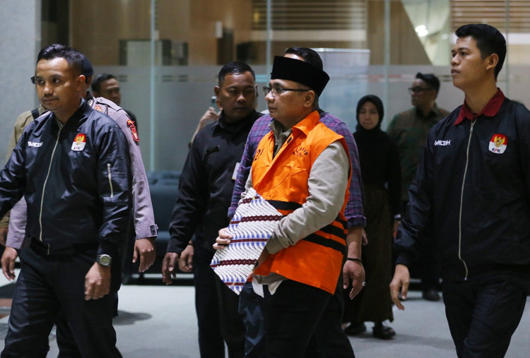 Penampakan Yaqut Cholil Ditahan KPK Pakai Rompi Orange di Kasus Korupsi Kuota Haji