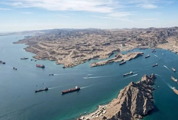 AS Klaim Dua Kapal Perang “Terobos” Selat Hormuz, Iran Langsung Membantah