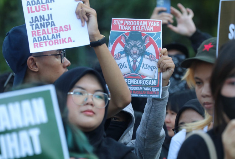 Surabaya Menggugat: Suarakan Keresahan Ekonomi hingga Militerisme Lewat Aksi Damai di Taman Apsari