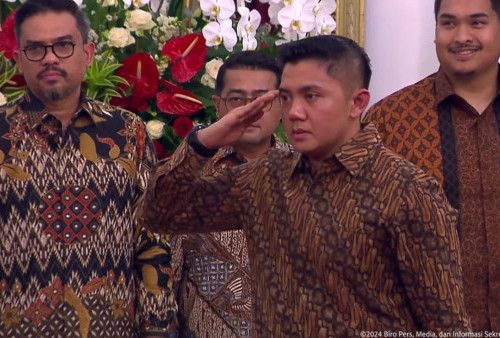 TNI AD Sebut Mayor Teddy Tak Perlu Mundur: Seskab Bukan Setingkat Menteri