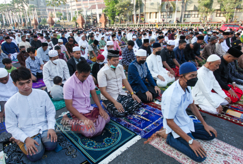 Shalat Idul Fitri di Surabaya