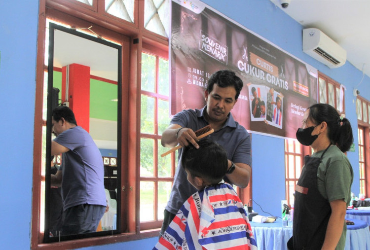 Program CurTis Pertamina Berdayakan Barber Lokal dan Layani Cukur Gratis Jelang Idulfitri di Kukar