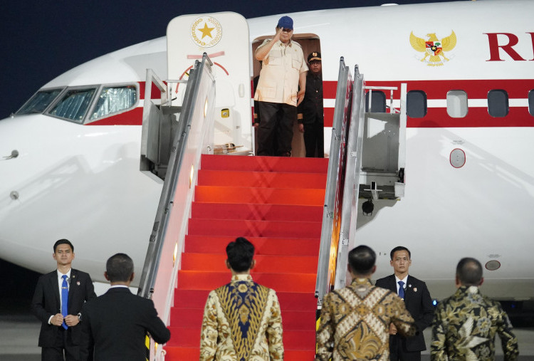 Prabowo Berangkat ke Singapura untuk Bahas Kerja Sama dengan Presiden dan PM