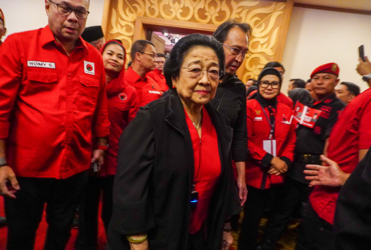 Megawati Minta Kader PDIP Menangkan Risma-Gus Hans di Pilgub Jatim 2024, Targetkan 60 Persen Suara