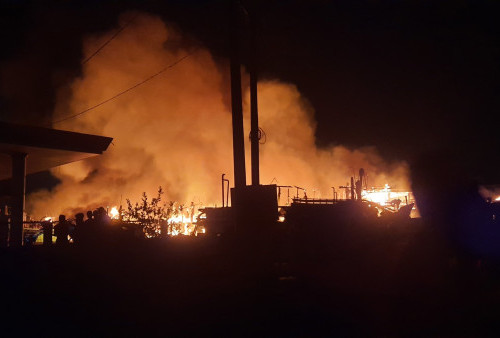 Pelabuhan Jongor, Tegal Kebakaran, Diduga Api Berasal dari Salah Satu Kapal yang Bersandar