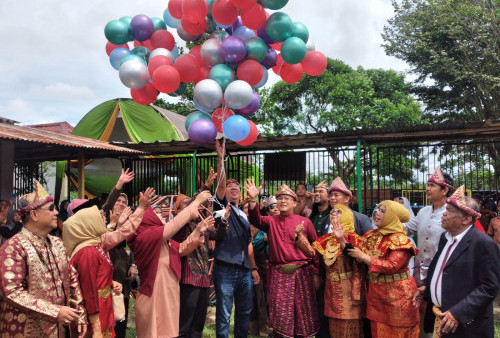  Pelepasan Balon Tandai Puncak Acara Seabad Tamsis dan 62 Tahun SD Tamsis Sungai Gerong   