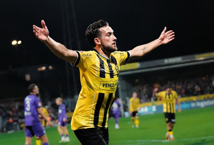 Striker Keturunan Indonesia Ngamuk! Dean Zandbergen Cetak Hattrick, Jay Idzes Tinggal Selangkah ke AC Milan