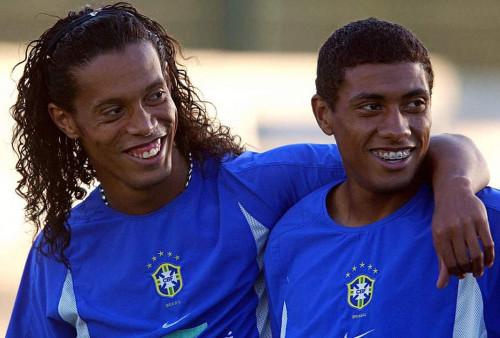 Dekat dengan Ronaldinho, Pemain Brasil Ini Merasa Dikhianati Kala Gabung Setan Merah