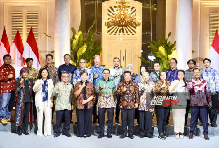 Dihadiri para pejabat tinggi negara, duta besar, seniman, dan tokoh nasional, pameran “NYALA” terbuka untuk umum mulai 22 Juli hingga 15 September 2025. Melalui pameran ini, publik diajak untuk menyelami kembali makna perjuangan, menjadikannya nyala semangat kolektif dalam kehidupan berbangsa dan berbudaya.