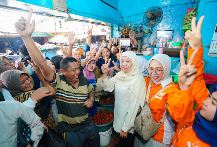 H-1 Debat Kedua Pilgub Jatim, Khofifah Blusukan ke Pasar Kota Pasuruan