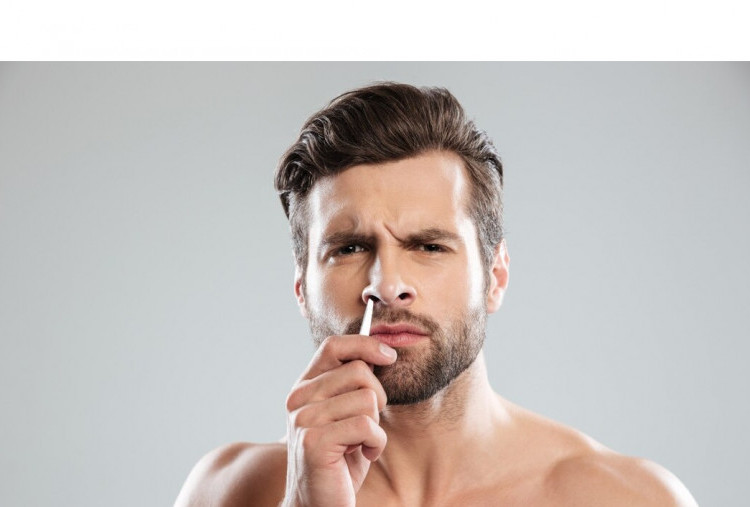 Bahaya di Balik Kebiasaan Mencabut Bulu Hidung: Apa Saja Risikonya?