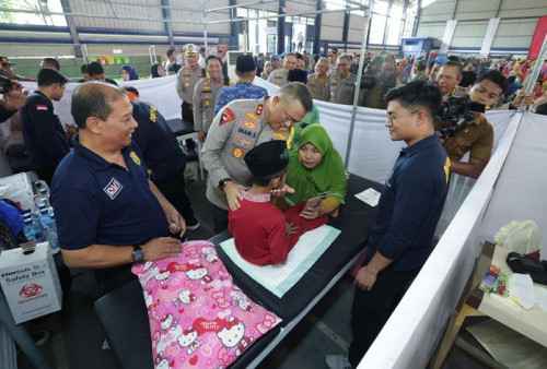 Polda Jatim Salurkan 2.000 Paket Sembako di Madura