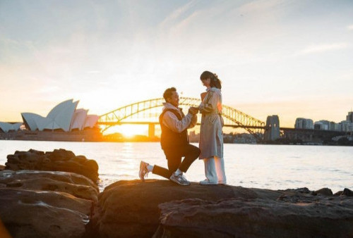 Potret Anthony Ginting Lamar Kekasih di Australia, Romantis Berlatar Senja