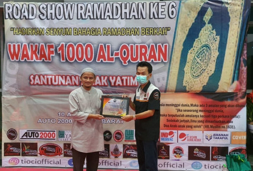 Komunitas TIOCI Wakaf 1000 Mushaf Al Quran dan Santunan Anak Yatim di Bekasi