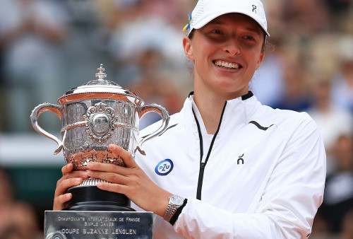 Iga Swiatek Ratu Baru Roland Garros, Kalahkan Karolina Muchova di Final Prancis Terbuka 