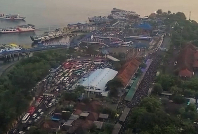 Arus Mudik di Bali, Antrean Kendaraan Mengular di Pelabuhan Gilimanuk
