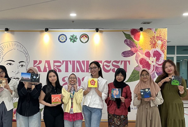 Kembali ke Masa Kecil Lewat Warna, Workshop Mewarnai di Kartini Fest Unair Jadi Terapi Emosional