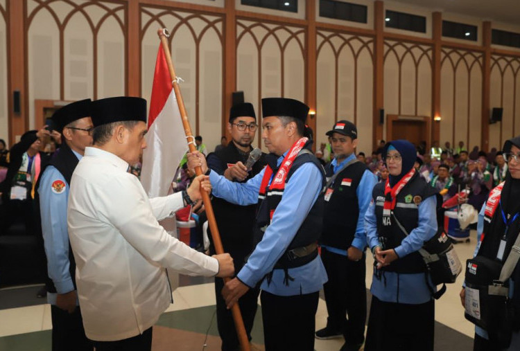 Romo Syafi’i dan Air Mata Pertama di Hadapan Ka'bah: Saya Hanya Niat Melayani!