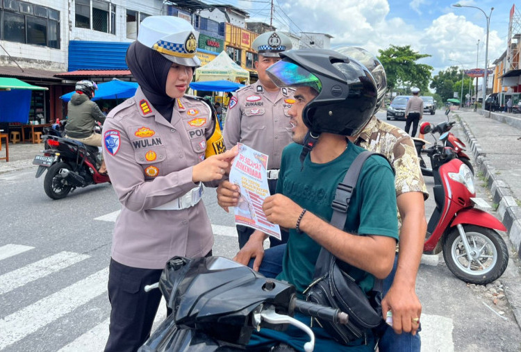 Aduhai, Polwan Cantik AKP Wulan Pimpin Operasi Zebra Humanis: Pelanggar Diedukasi Saat Kena Tilang