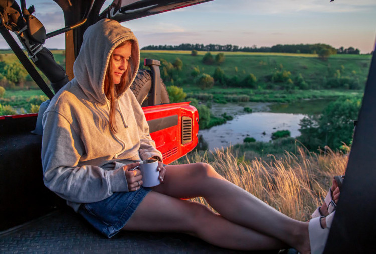 10 Gadget Murah yang Wajib Dibawa Perempuan Saat Road Trip